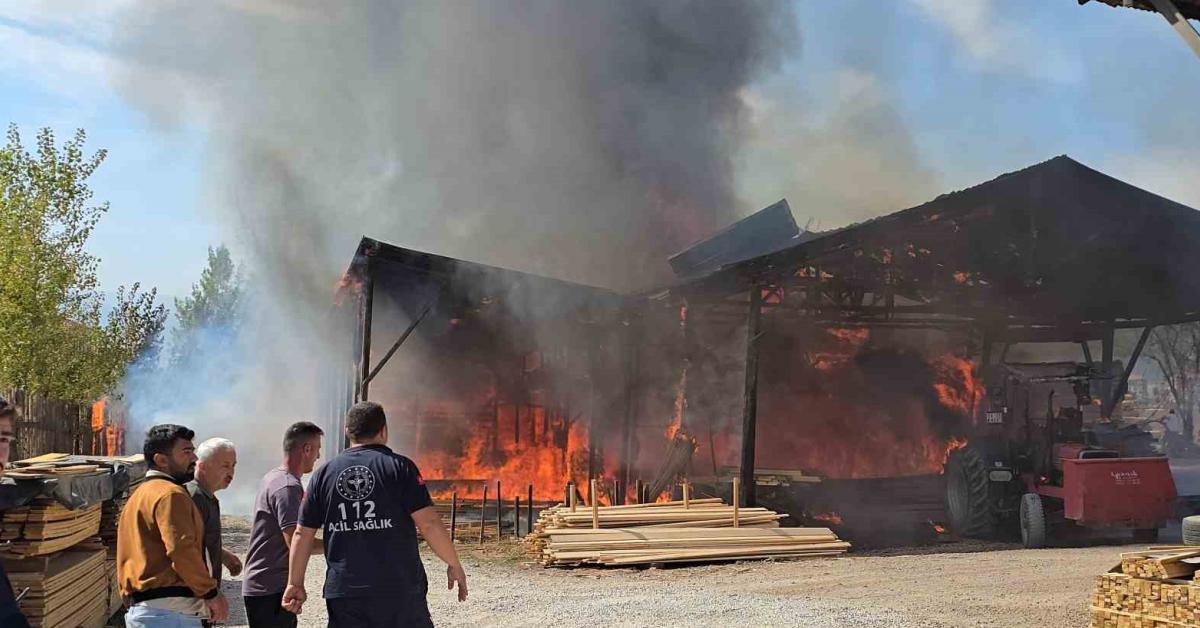 safranboluda kereste fabrikasinda korkutan yangin XizlO8cN.jpg