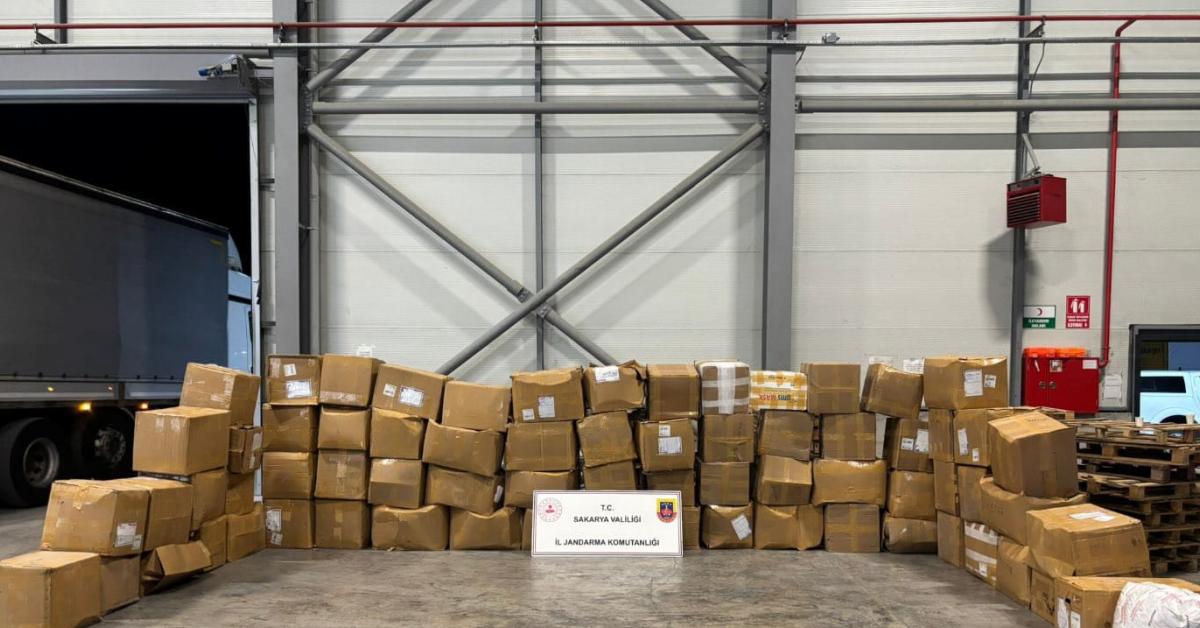 sakarya akyazida 3 ton 200 kilogram kacak tutun ele gecirildi rDRlNe8A.jpg
