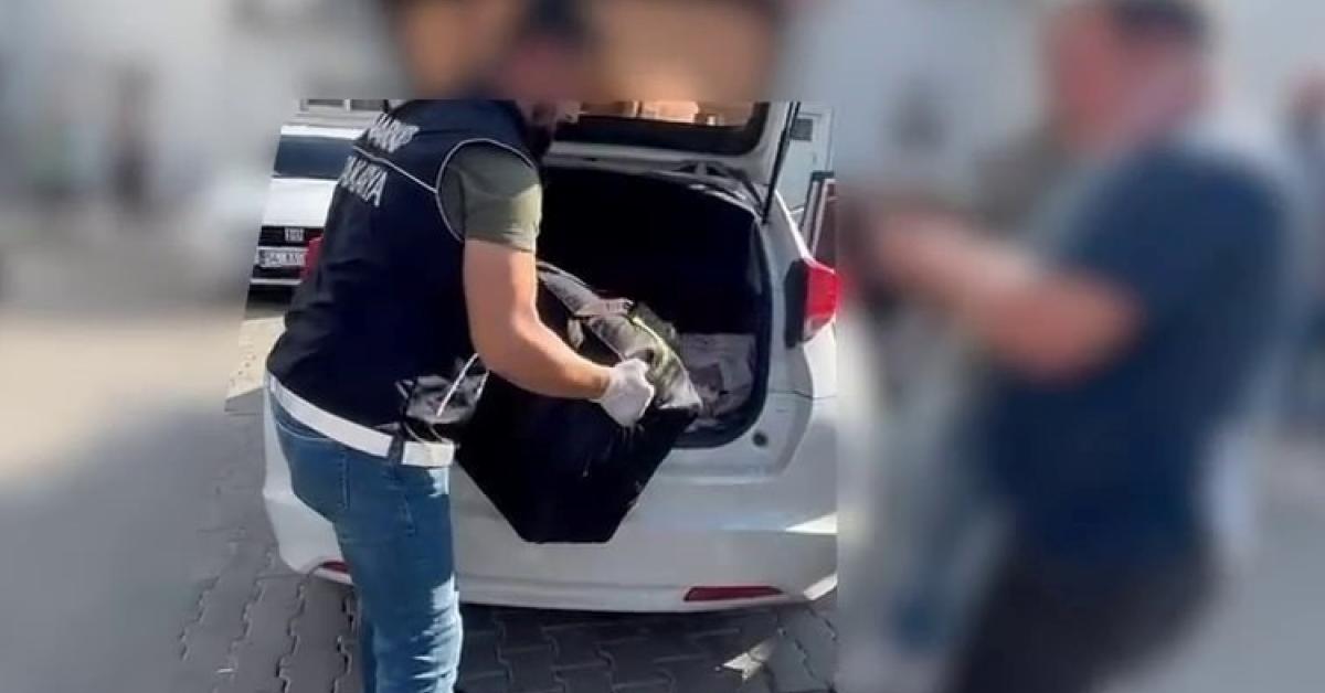 sakarya akyazida uyusturucu operasyonu 11 kilo skunk ele gecirildi cacC4v5c.jpg