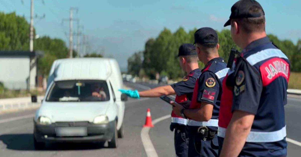 sakaryada jandarmadan suclulara gecit yok 626 gozalti 117 tutuklama Ax9ZHsnf.jpg