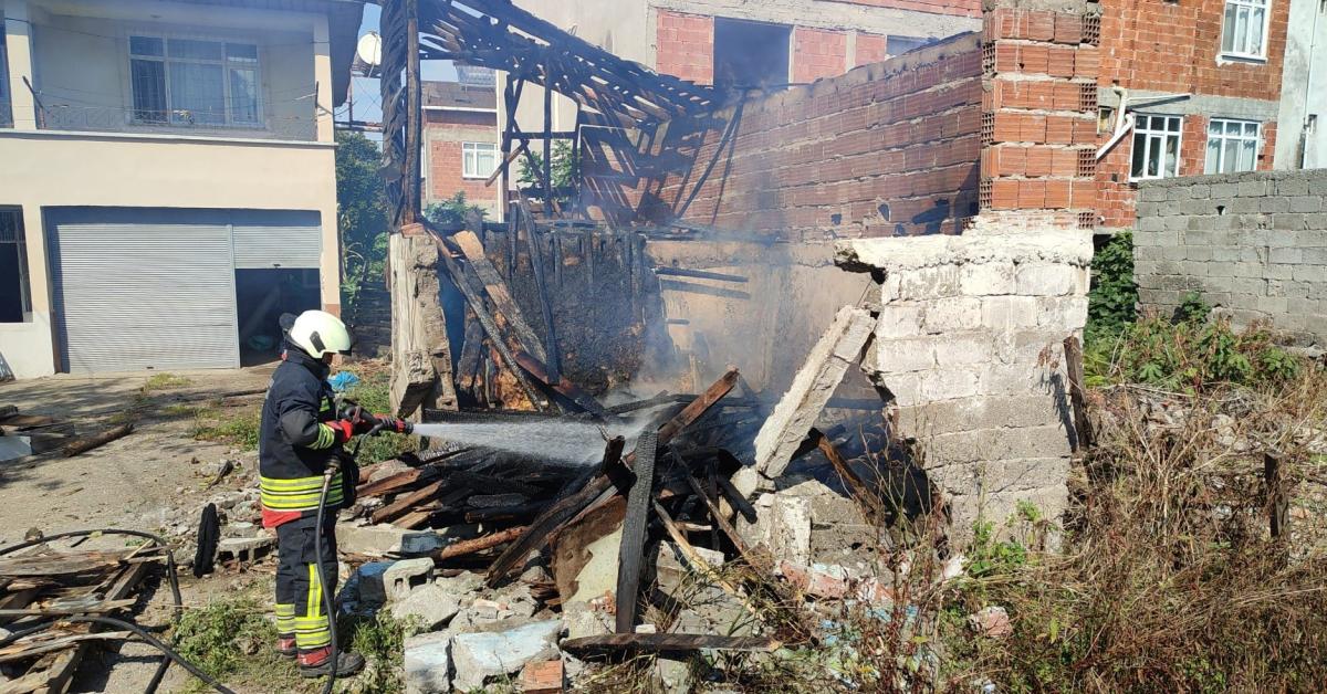 samsun carsambada yangin odunluk kullanilamaz hale geldi tahYJCvs.jpg