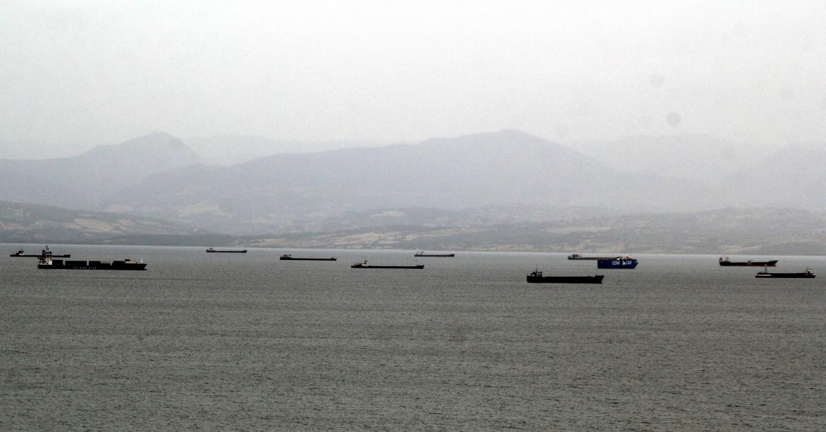 sinopta firtina alarmi yuk gemileri guvenli limana sigindi 4ndA4YGZ.jpg