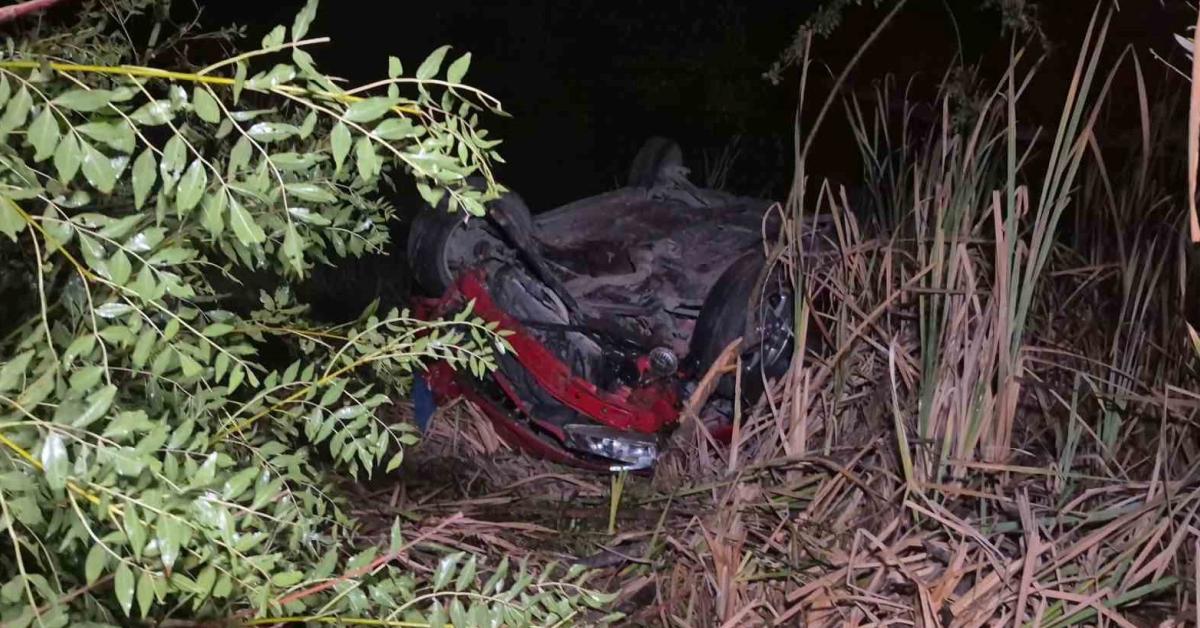 zonguldak bartin yolunda sarampole dusen otomobilde uc yarali var cZIVFCcr.jpg