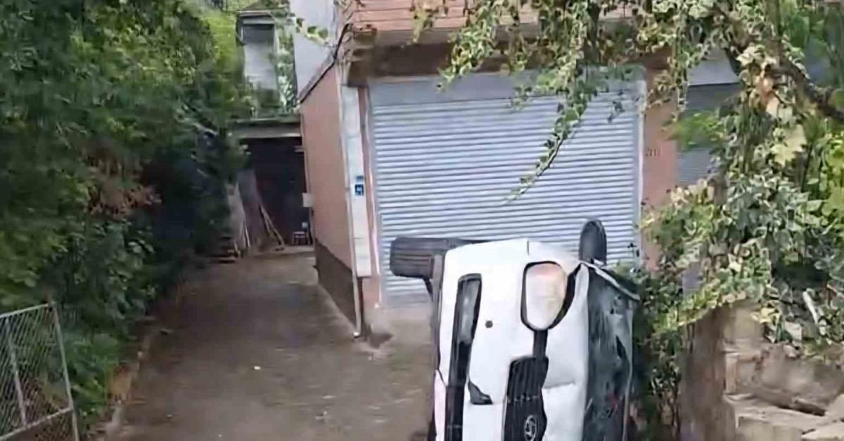 zonguldak devrekte trafik kazasi arac boyle yan yatti n4RcugEQ.jpg