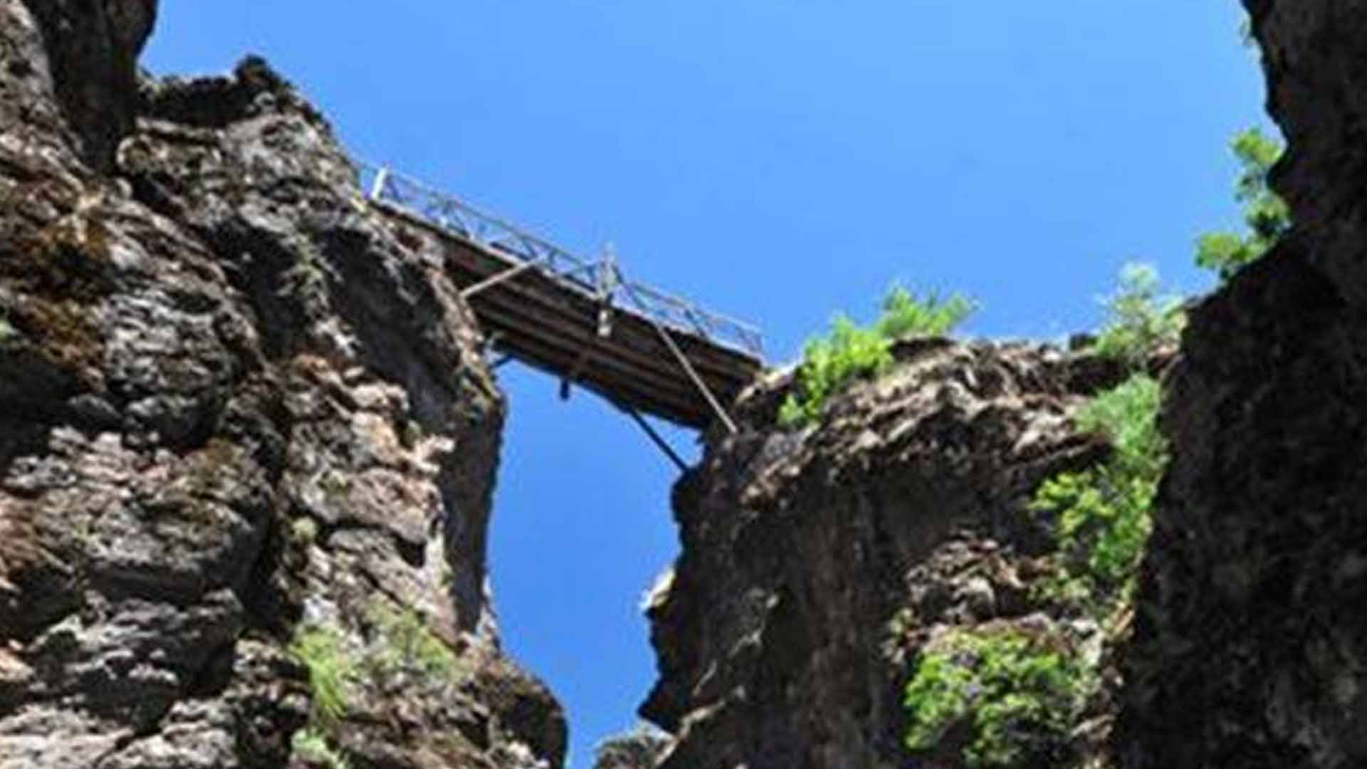 Bolu’da 100 Yıllık Tarihi Köprü Yıkılma Noktasında