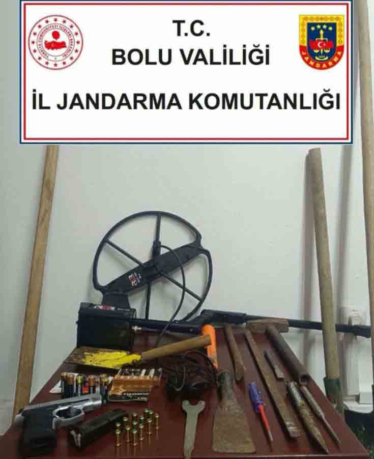 Define Kazısı Yapan 4 Kişi Suçüstü Yakalandı33