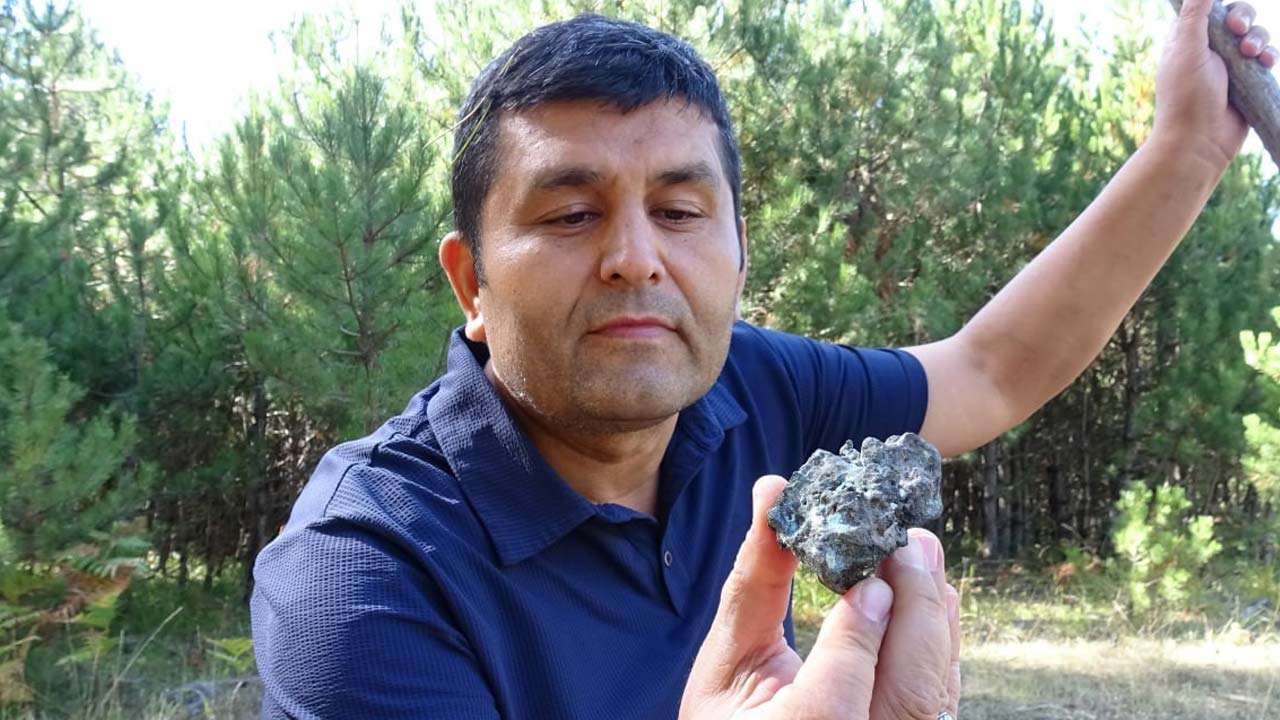 Gerede'nin Dibinde Mantar Ararken Göktaşı Buldu2
