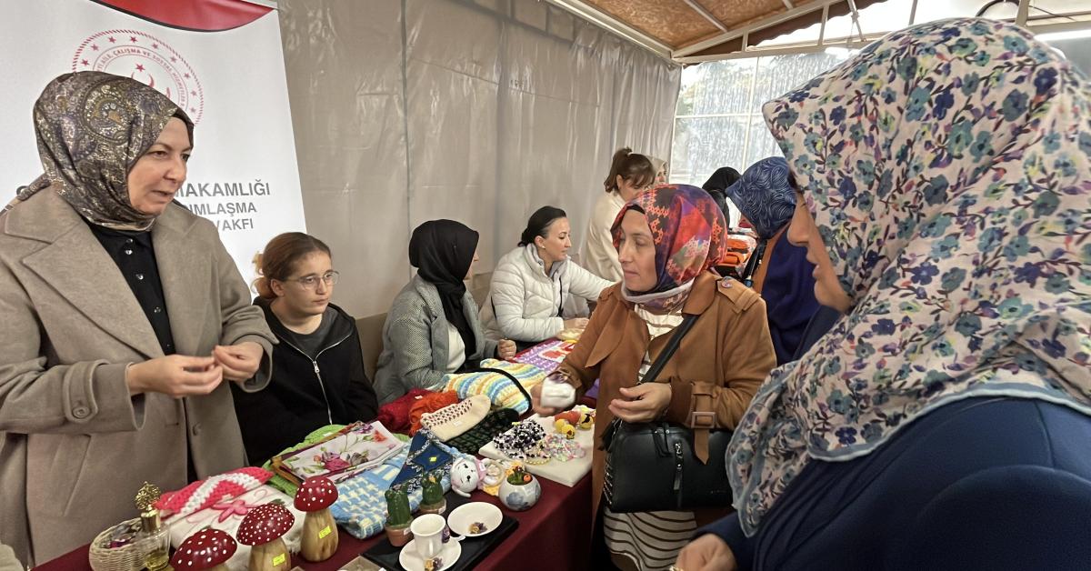 ankara cubukta acildi gazzeye gonderilecek 4MWljfKy.jpg