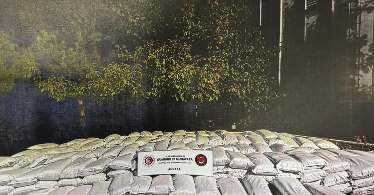 ankara kahramankazanda 13 ton kacak tutun ve 15 milyon makaron ele gecirildi ftXmjNsQ.jpg