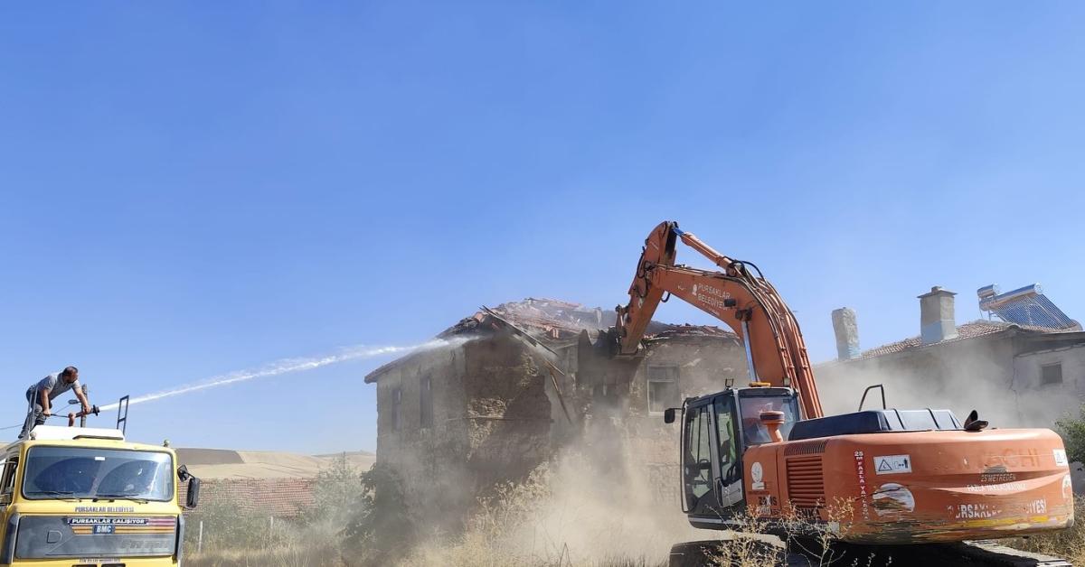 ankara pursaklarda metruk yapilar yikiliyor 54PtUGS1.jpg