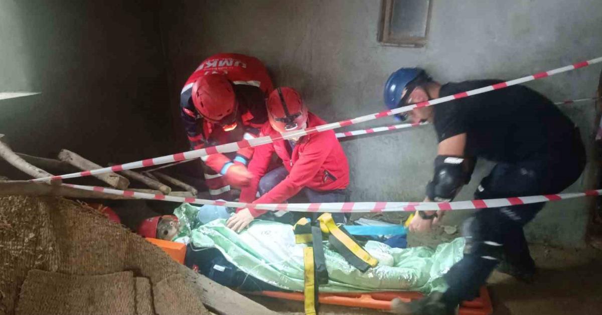 bilecik pazaryerinde 62lik deprem tatbikati yapildi yMA4lvIA.jpg