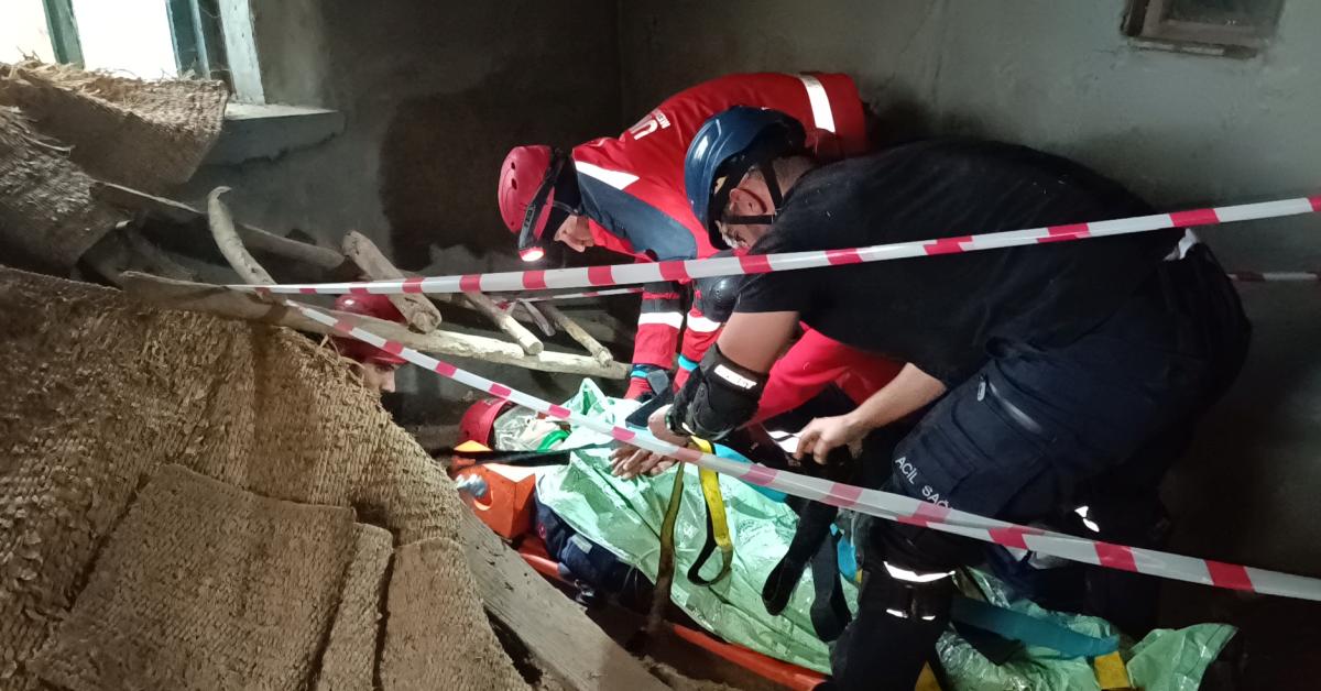 bilecik pazaryerinde gercek gibi deprem tatbikati 13YJ6rZp.jpg