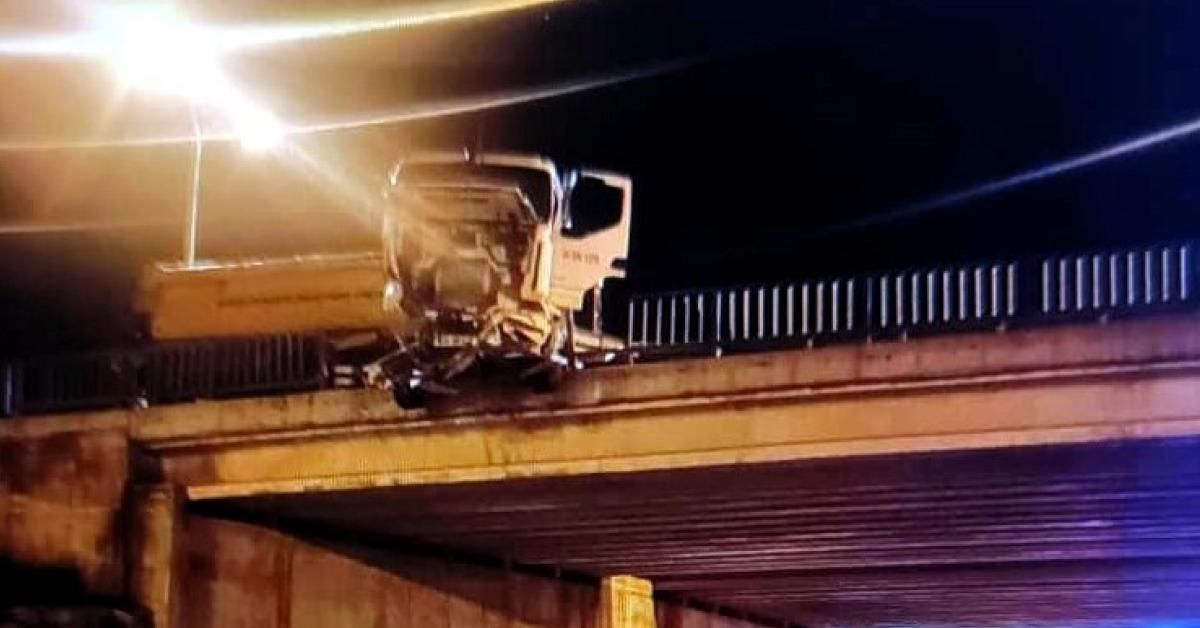 bilecikte yoldan cikan cekici asili kaldi Tf61dsvh.jpg