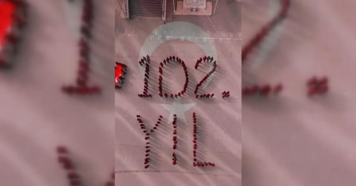 cankirida ogrencilerden 29 ekim koreografisi ELHGNhrd.jpg