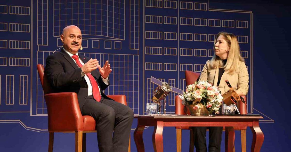 duzce universitesinde yeni ogrencilere kariyer ve basari mesaji K8jgI4B9.jpg
