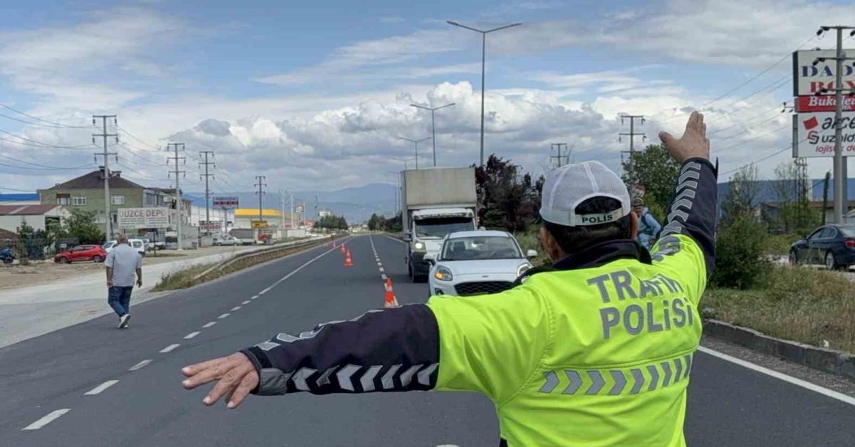 duzcede 218 arac trafikten men edildi umuCSXvE.jpg
