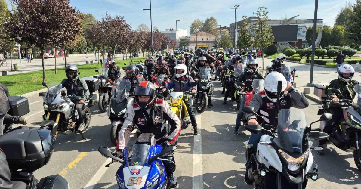duzcede motosikletli cumhuriyet coskusu r4QuZkJs.jpg