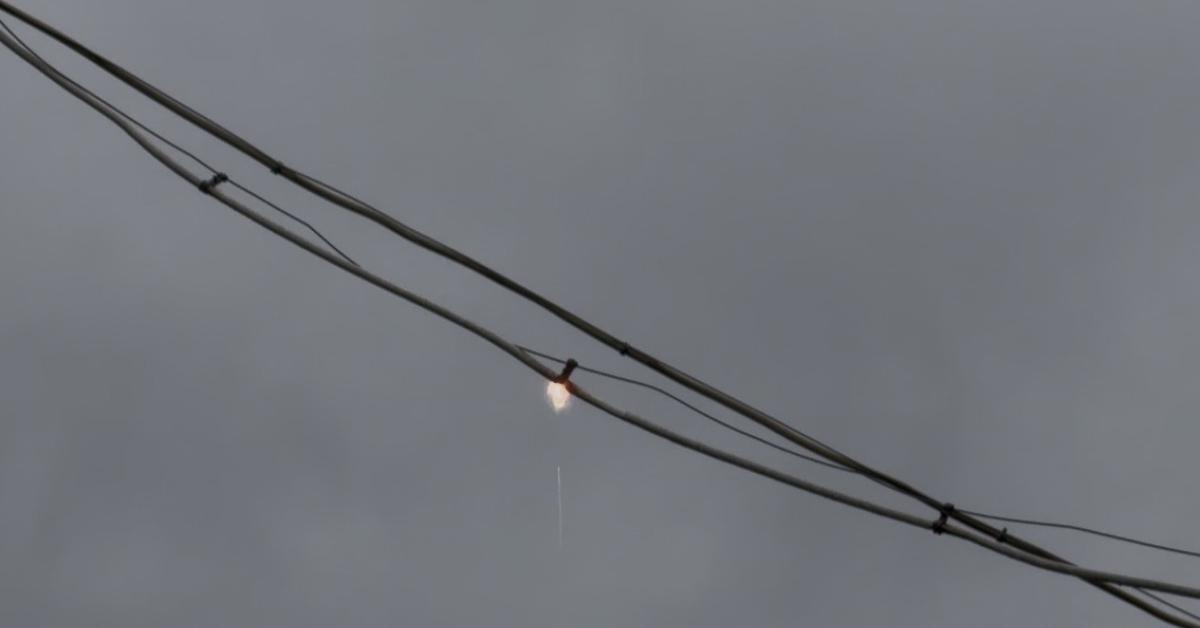 duzcede yagmur sonrasi elektrik kablolarinda korkutan patlama tWizPCeH.jpg