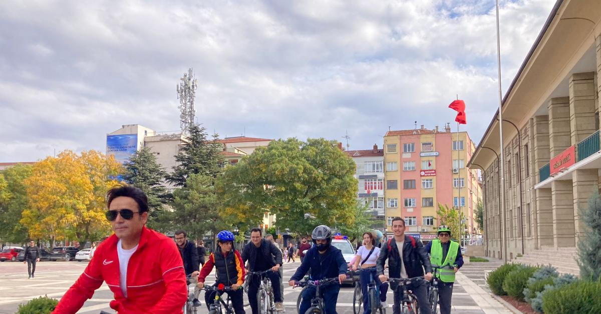 eskisehirde cumhuriyet coskusu buyuk bisiklet turu gerceklesti eQXawz2F.jpg