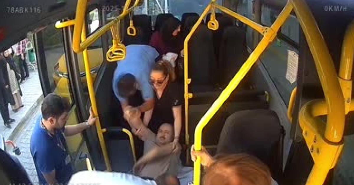 karabukte minibus soforunden hayati manevra DSXhAnGk.jpg