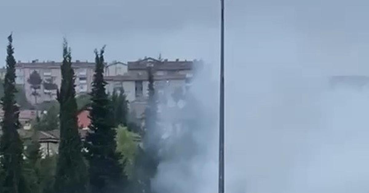 karabukte otomobil yangini motor kismi alev aldi KmEPPTef.jpg