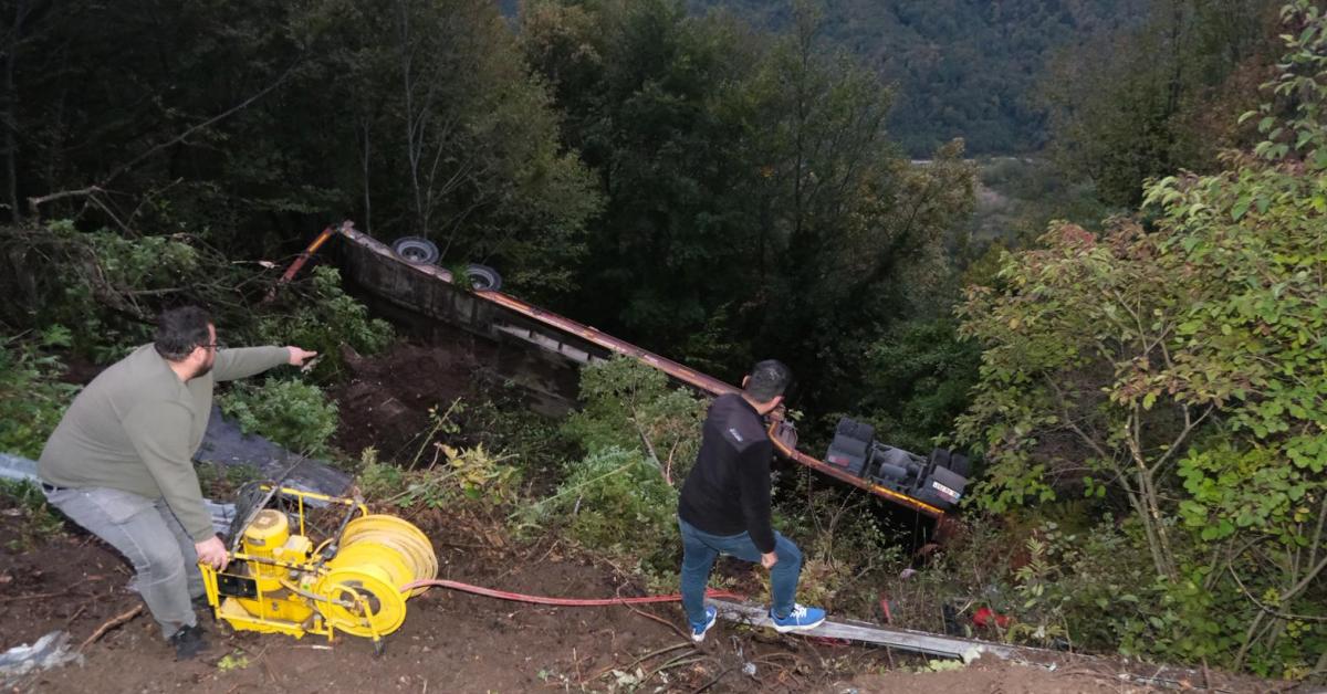 kastamonu bozkurtta korkunc tir kazasi surucu 2 saatte kurtarildi lJHACmPv.jpg