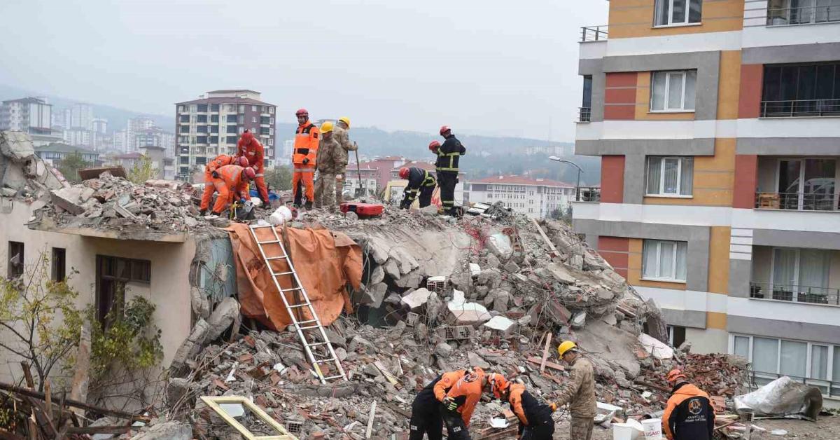 kastamonuda carpici tatbikat ekipler enkaz altinda kurtarma yapti j6h7nqc5.jpg