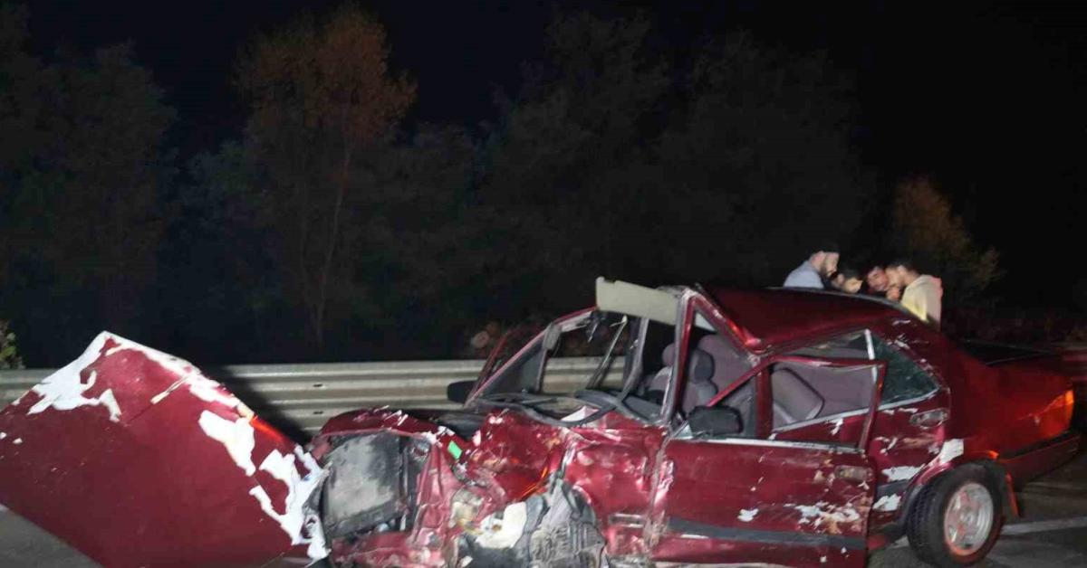 kastamonuda feci trafik kazasi tofas arac hurdaya dondu uKdkkdYF.jpg