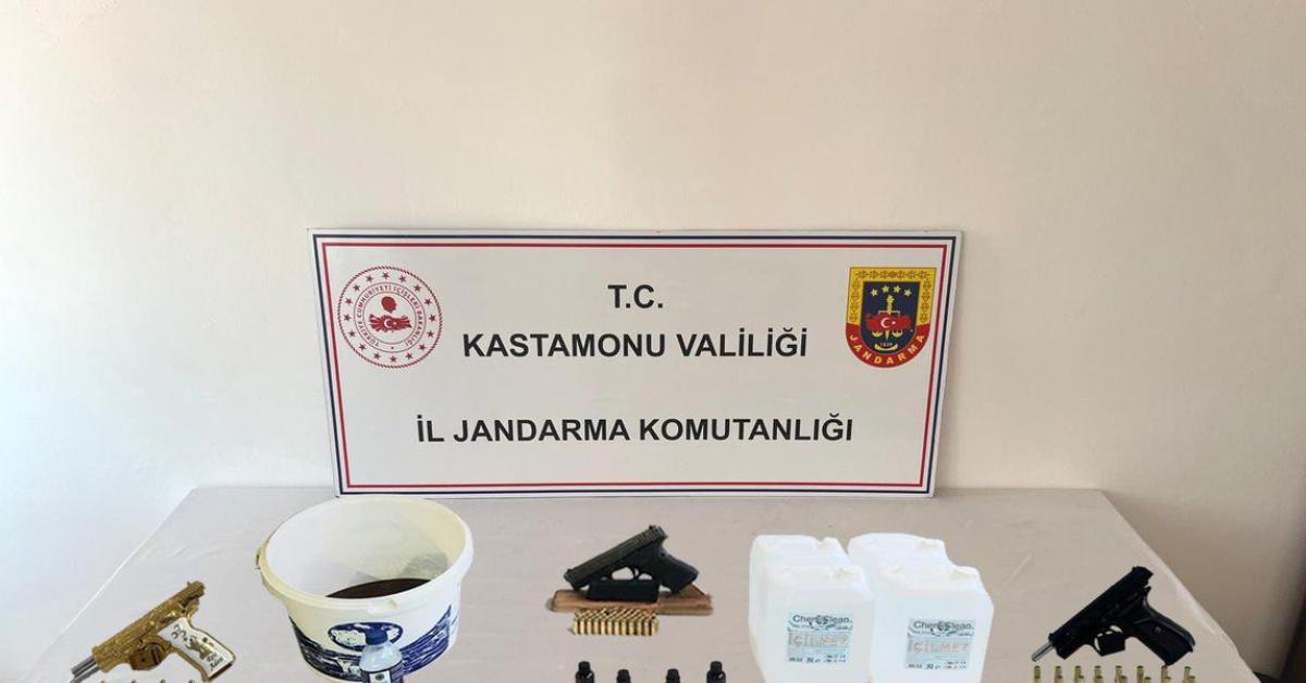 kastamonuda ruhsatsiz silahlar ve sahte icki ele gecirildi xu6d8h2P.jpg