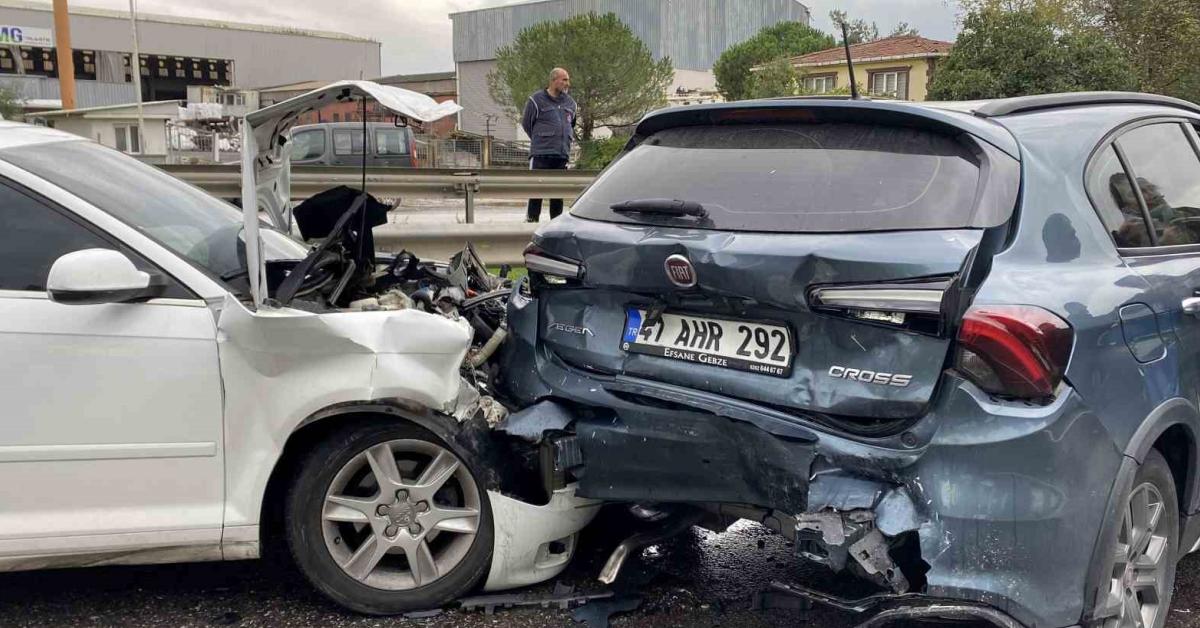 kocaeli kartepede zincirleme kaza 5 yarali CffCiwgV.jpg