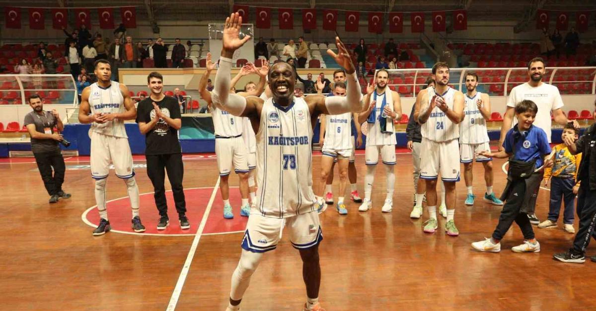 kocaelide basketbol heyecani kagitspor finalsporu devirdi WjSEPa6M.jpg