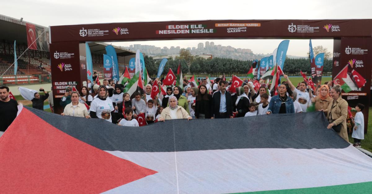 kocaelide kitap bayrak yarisi gazze icin bir araya geldiler WjB575YK.jpg