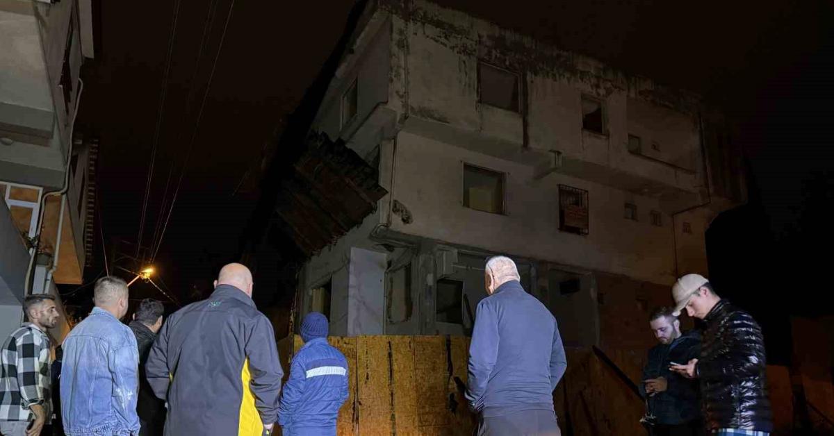 sakaryada deprem panigi iki noktada inceleme baslatildi MZT1rr18.jpg