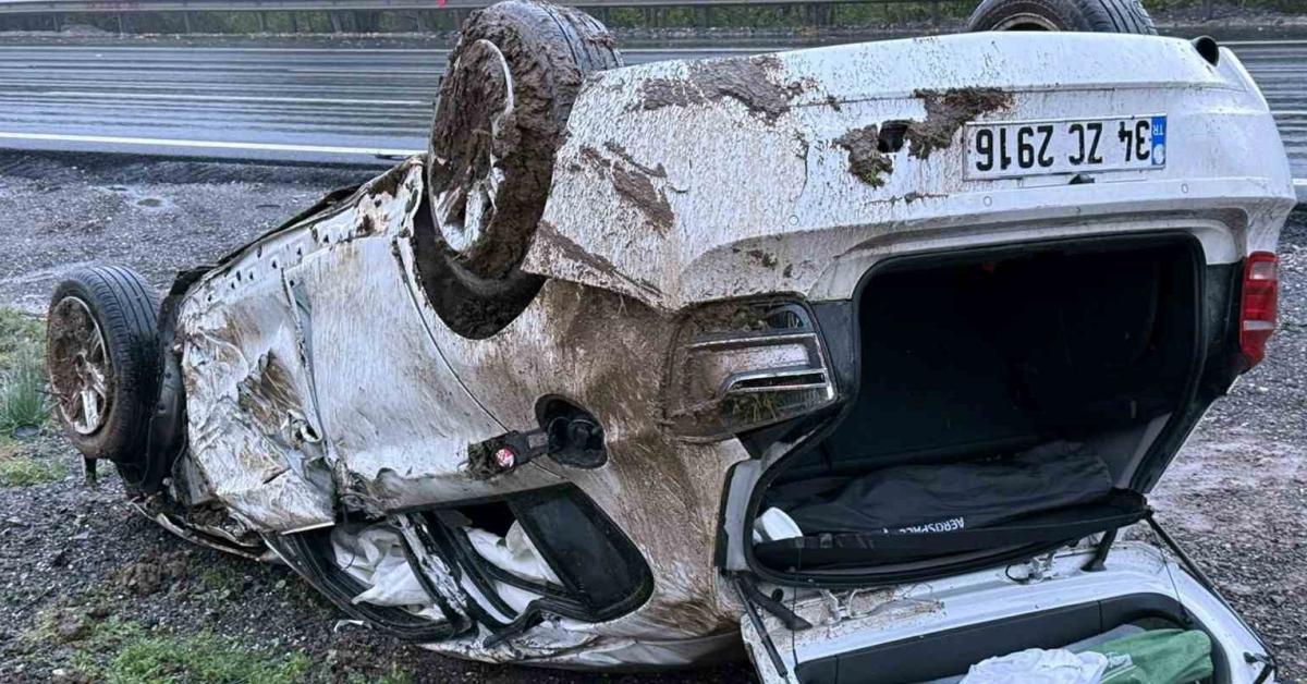 sakaryada kontrolden cikan arac takla atti 4Ii7IcHm.jpg