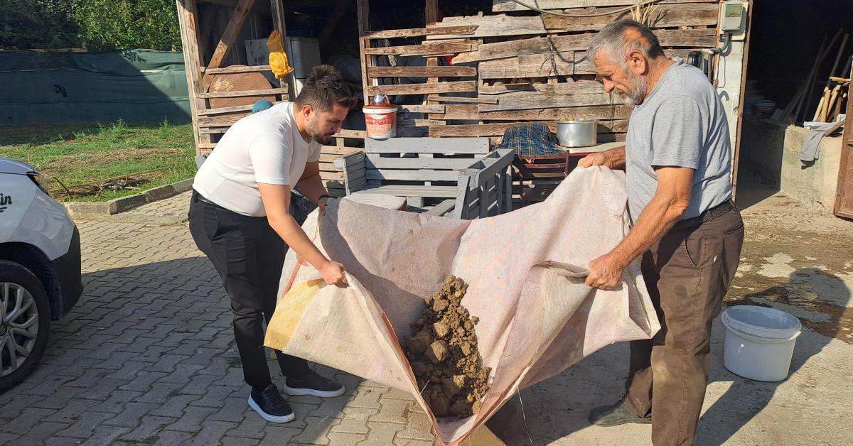 sakaryada yerinde toprak analizi ile ciftcilerin yuzleri guluyor KUORP1cE.jpg