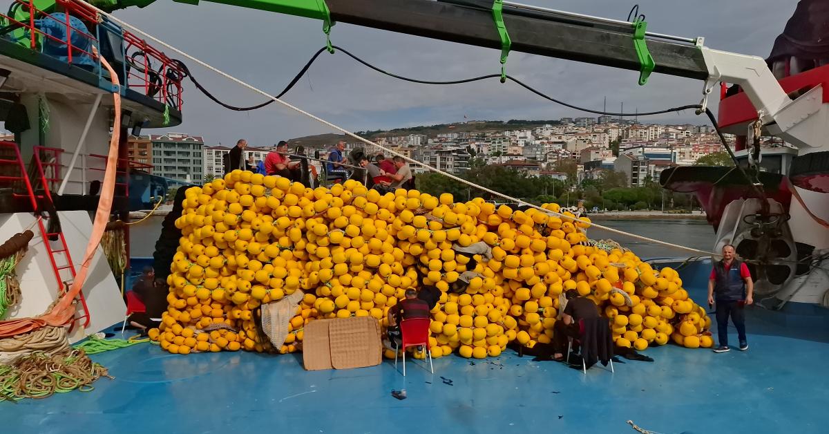 sinopta balikci tekneleri limana sigindi g9eOf5ma.jpg