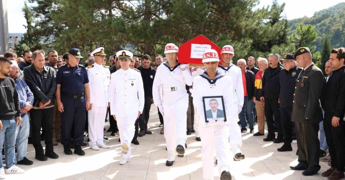 zonguldakli kibris gazisi huseyin akcan son yolculuguna ugurlandi UZGSPcUz.jpg