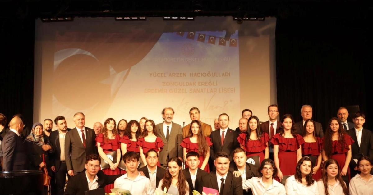 zonguldakta genc sanatcilardan tarihi performans GTVS4eux.jpg