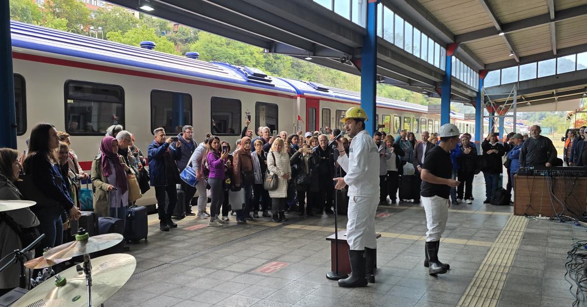 zonguldakta karaelmas ekspresi yogun ilgi goruyor RrAXdpcm.jpg
