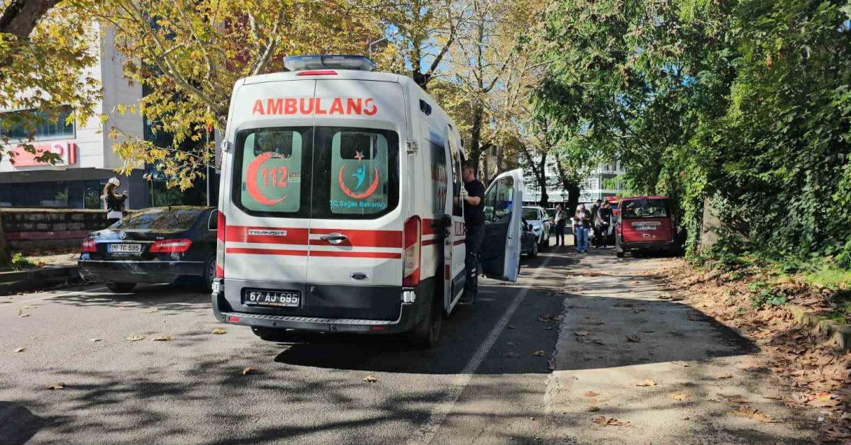zonguldakta trafik kazasi otomobil otomobile carpti J1EsNzHa.jpg