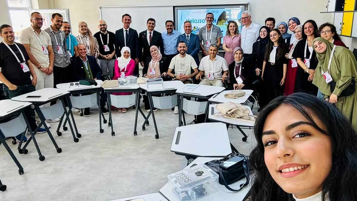 Ankara'da Altındağ, Çankaya, Yenimahalle ve toplam 12 ilçede öğretmenlere verilen eğitimler, fark yaratıyor. Harezmi Eğitim Modeli kapsamında gerçekleşen uygulamalar, disiplinlerarası yaklaşımla eğitim alanına yeni bir perspektif kazandırıyor.