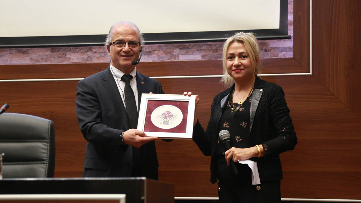 Ankara Keçiören’de düzenlenen hizmet içi eğitim programıyla personel için yeni bir dönem başladı. Denetim, mevzuat ve tüketici hakları üzerine kapsamlı sunumlarla farkındalık artırıldı.