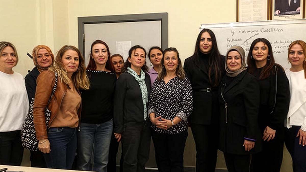 Ankara Yenimahalle’de, YENİMEK Kurs Merkezi’nde eğitim alan öğrencilerin hayalleri gerçeğe dönüşüyor. Ücretsiz kurslar sayesinde yeni meslekler ediniliyor.