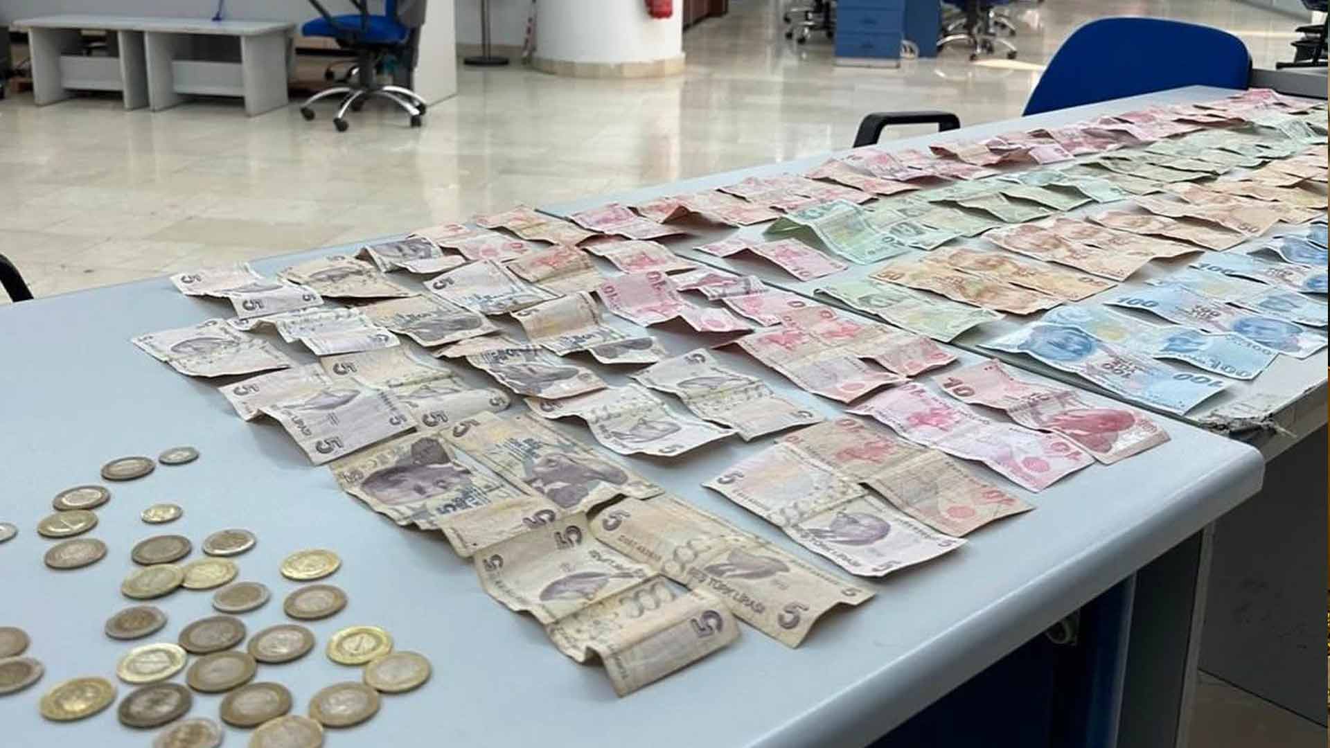 Bolu'da Dilencinin Üzerinden Binlerce Lira Çıktı2