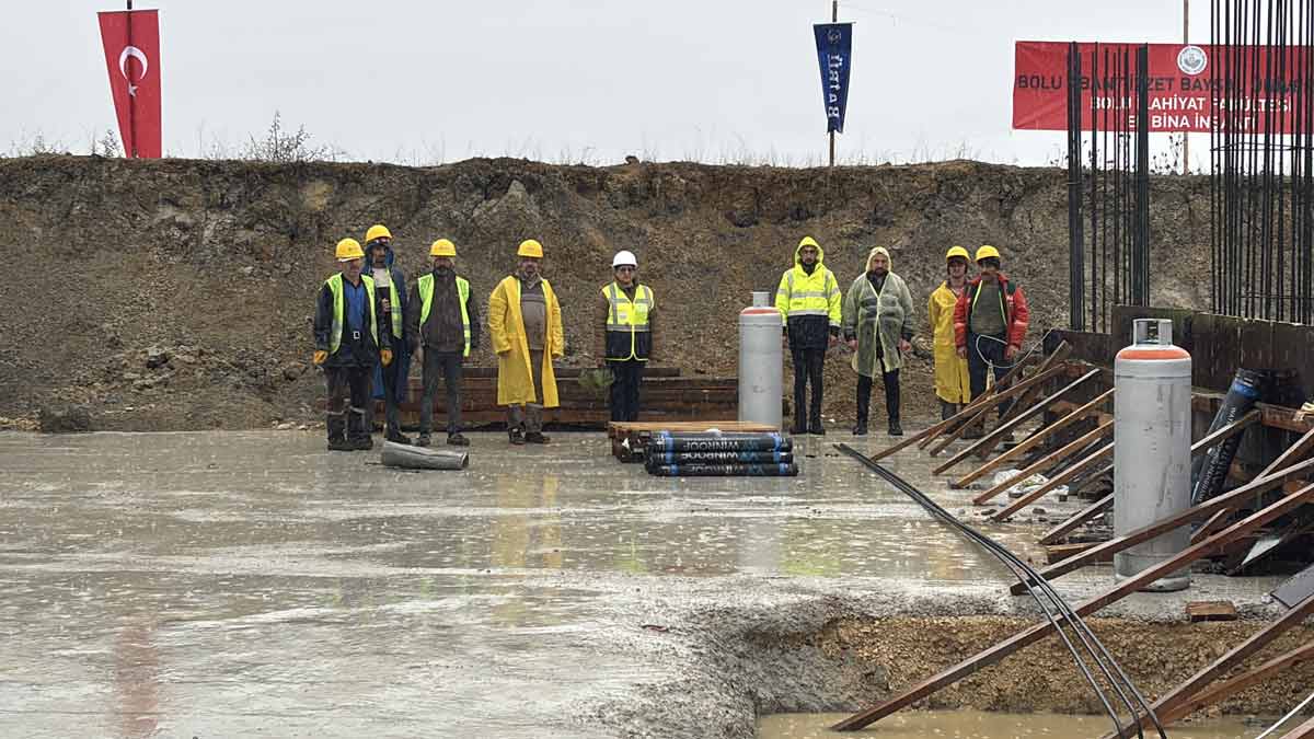 Bolu Abant İzzet Baysal Üniversitesi (BAİBÜ) İlahiyat Fakültesi’ne ait yeni ek hizmet binasının temeli, düzenlenen törenle atıldı. Üniversite kampüsünde gerçekleşen törene Türkiye Büyük Millet Meclisi (TBMM) 29. Başkanı Prof. Dr. Mustafa Şentop, Bolu Valisi Abdulaziz Aydın, protokol üyeleri, akademik ve idari personel ile çok sayıda öğrenci katıldı.
