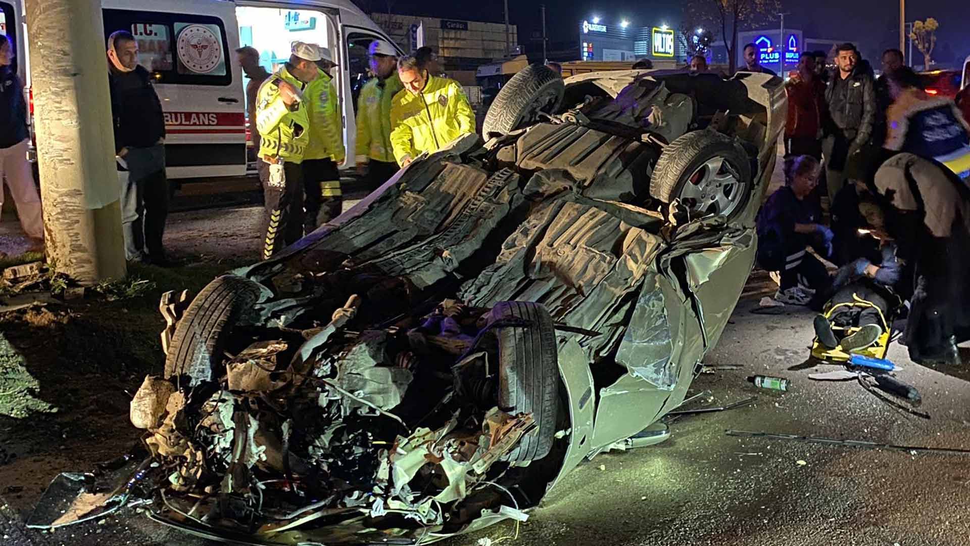 Bolu’da Refüje Çarpan Otomobil Takla Attı