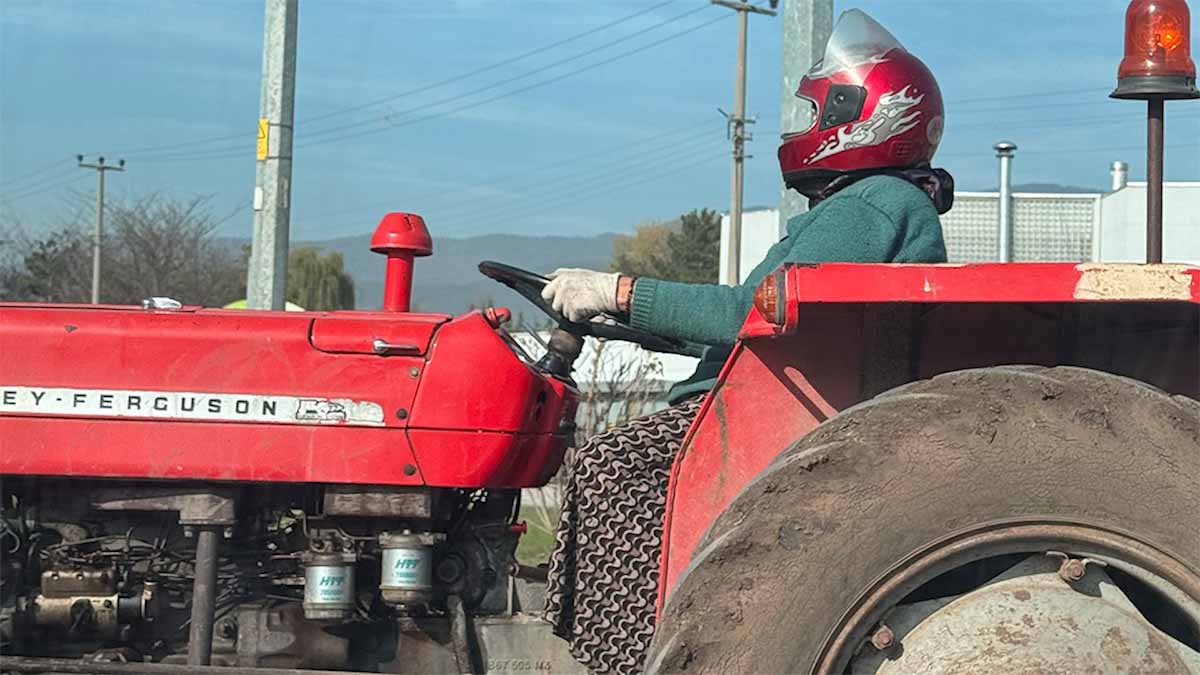 Bolu’da Traktör Süren Kadın Sosyal Medyada Gündem Oldu