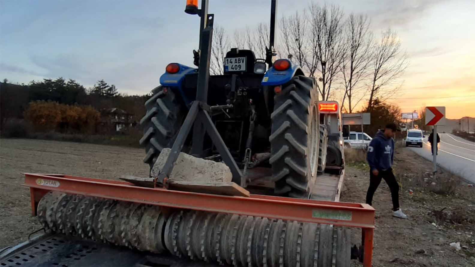 Bolu’da Traktör ile Merdane Arasında Sıkışan Çiftçi Ağır Yaralandı