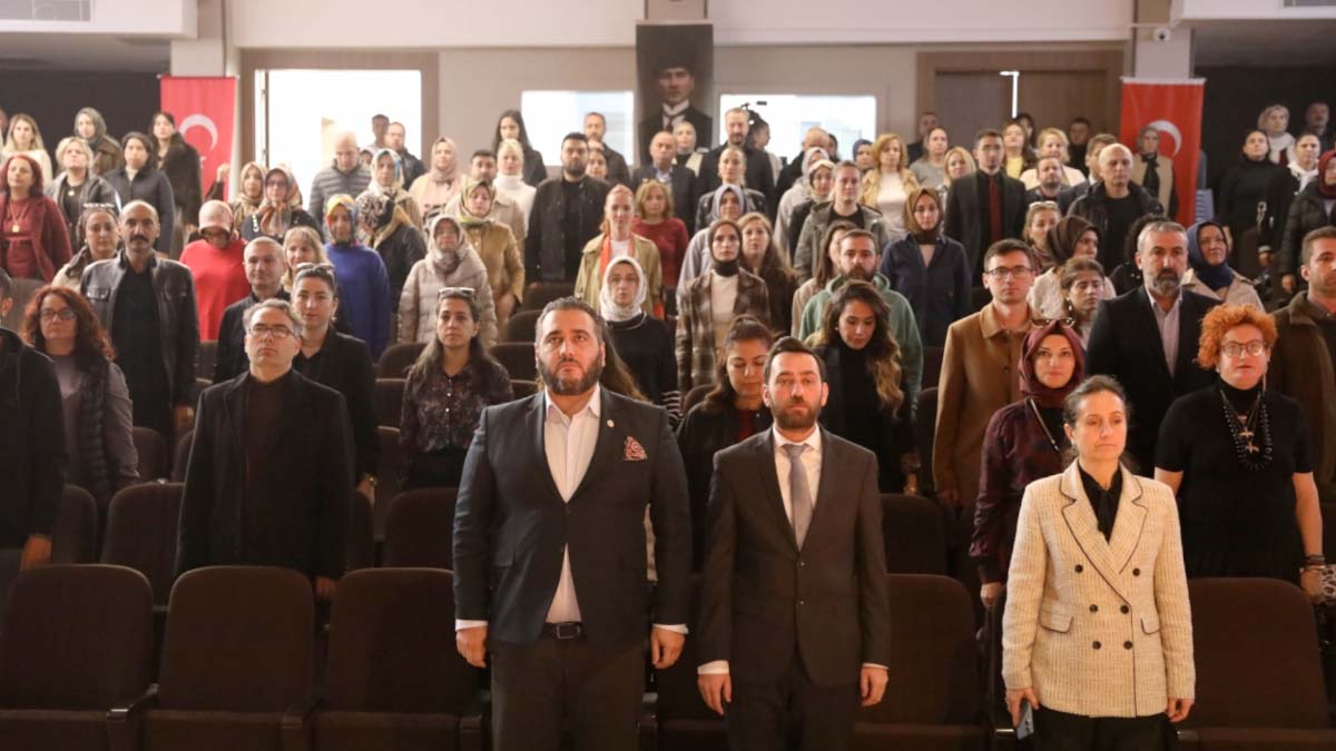 Keçiören Belediyesi İklim Değişikliği ve Sıfır Atık Müdürlüğü tarafından düzenlenen “Çevre ve Sıfır Atık Semineri”, ilçedeki tüm okullardan öğretmen ve idarecilerin katılımıyla gerçekleştirildi.