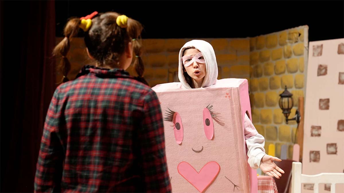 Gösterim Tekrar Sahneye Taşınıyor

Necip Fazıl Kısakürek Tiyatro Salonu’nda saat 13.00’te gerçekleşecek gösterim, eğitime verilen ara tatil süresince salonu dolduran izleyicilerden alınan olumlu geri dönüşler sayesinde tekrar planlandı. 

Etkinlik, hem çocuklar hem de ailelerin ilgisini çekmeye devam ediyor.